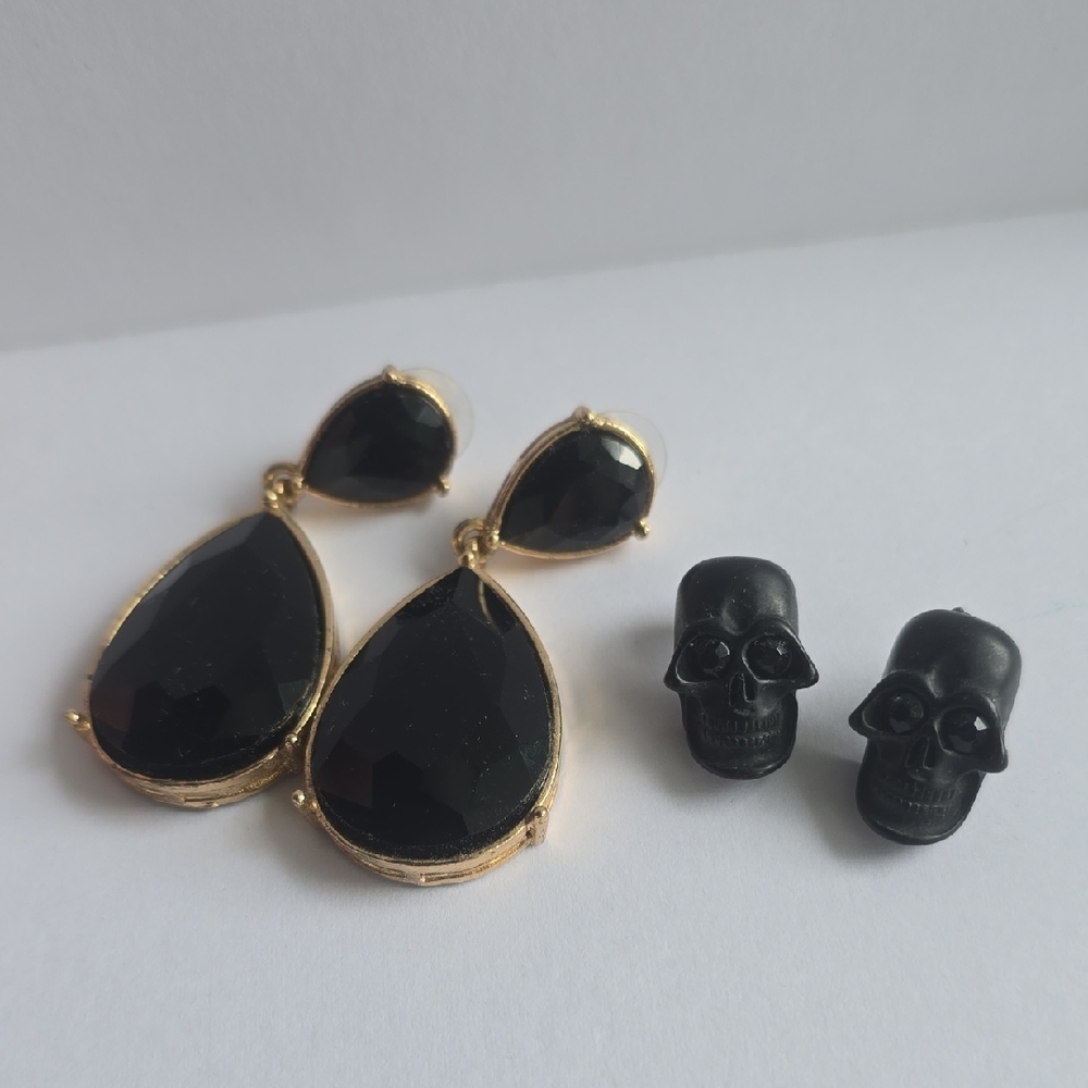 Elegant Black and Gold Teardrop Earrings